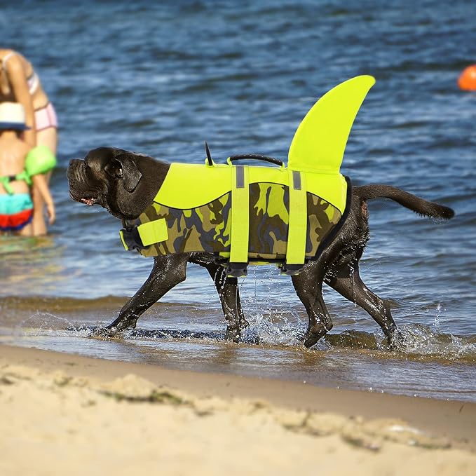 Dog Life Jacket,Dog Life Vest for Swimming,Dog Shark Life Jacket with Rescue Handle,Adjustable Reflective Dog Life Preserver for Medium Dog,Camouflage M