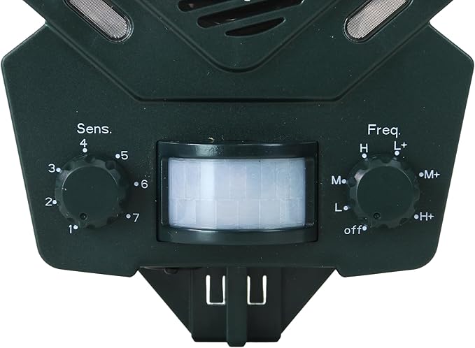 Chapin 76001 Ultrasonic Animal Repeller Outdoor, Solar Powered for Yards, Gardens, and Fields, Deer, Raccoon, Skunk, Rabbit, Rodent, Cat, Sound Repellent