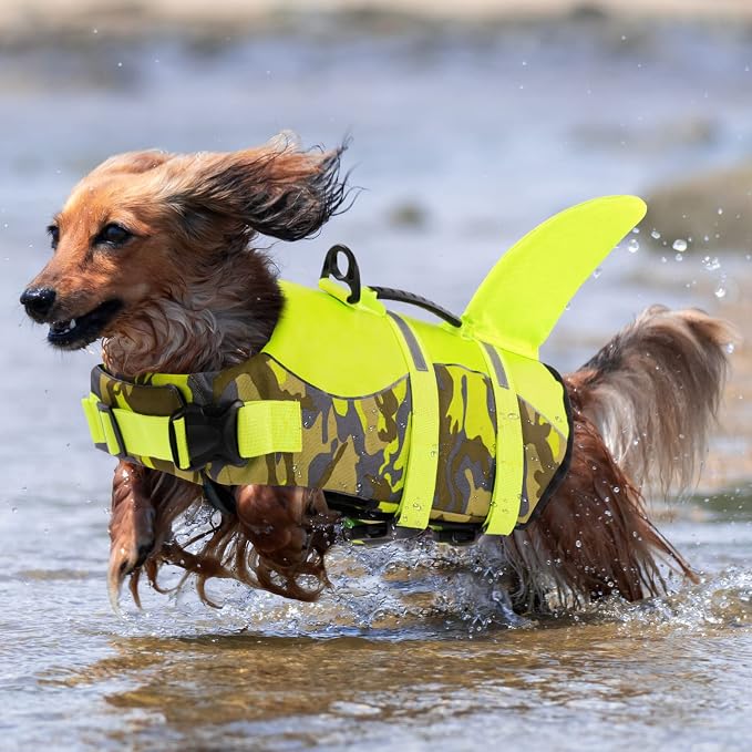 Dog Life Jacket,Dog Life Vest for Swimming,Dog Shark Life Jacket with Rescue Handle,Adjustable Reflective Dog Life Preserver for Medium Dog,Camouflage M