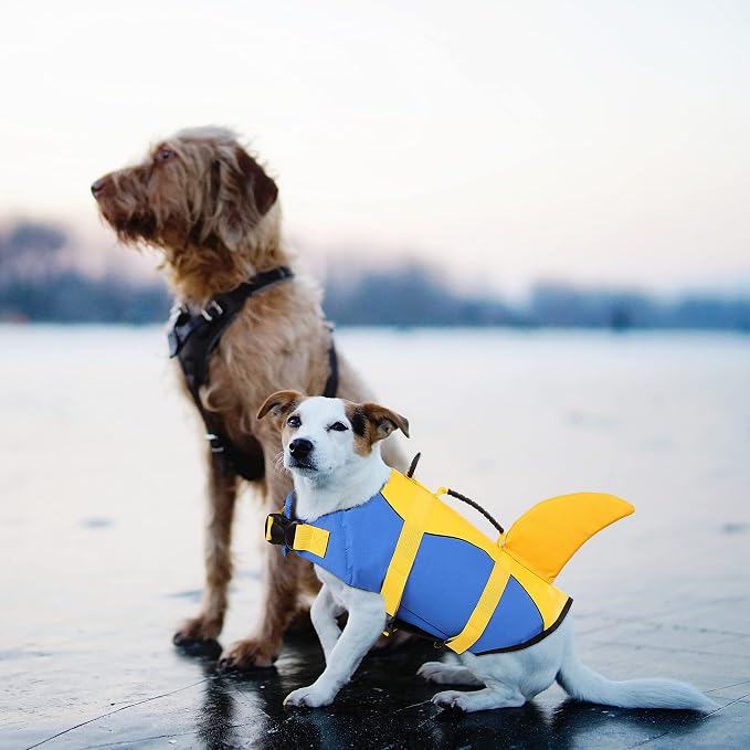 Dog Life Jacket, Adjustable Dog Life Vest, Pet Lifesaver for Swimming, Shark Life Jacket with Rescue Handle, Rip-Stop Safety Vest for Small Medium Large Dogs